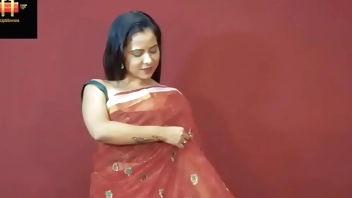 indian hot girl on sharee showing nude