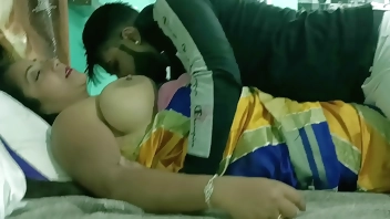 युवा बॉस के साथ देसी हॉट कामवाली सेक्स! मेरी पत्नी को मत बताना !!