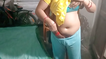 साहब जी मैं आपके नौकरानी हूं आप मुझे रोज क्यों चोदते हो मेरे पति को शक हो जाएगा