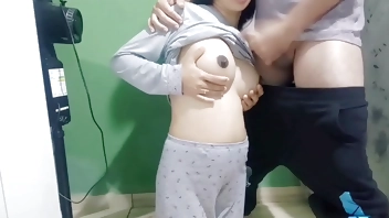 my girlfriend did a deep blowjob after us playing free fire, i came a lot on her huge breasts!