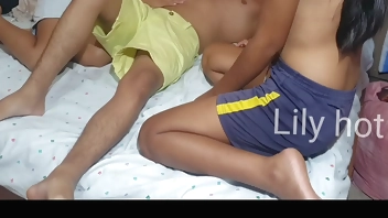 Trio con mi novia y su amiga jovencita, me encanta su coño mojadita