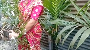 Bengali Desi Bhabhi Outdoor Chudai Devar Ke Saath red Saree main (Official Video By Localsex31)