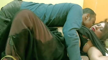 बड़े पैसे के लिए सुंदर महोदया कमबख्त लेकिन उसे कुछ नहीं मिला !! हिंदी रियलिटी सेक्स