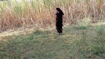 कोमल अपना खेत के गन्ना मूतकर जला देने वाली थी