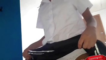 Acordei minha enteada para ir para aula e ela veio me mostrar a calcinha nova que dei,acabou me dando o cu - anal teen