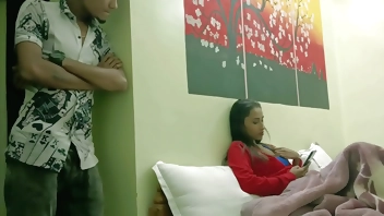 हॉट सौतेली बहन पोर्न देख रही है और सौतेले भाई द्वारा गड़बड़ हो रही है !! गर्म सेक्स