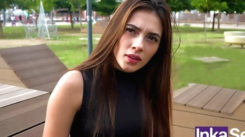 कोलंबियाई अप्सरा एक अज्ञात पार्क में पकड़ी गई - कैमिला मुश