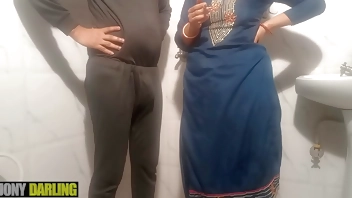 xxx Punjabi Bhabhi fucked by Bihari in the bathroom during smoke, Dirty Hindi and Punjabi Audio