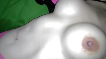 Me acuesto muy cansada y me la meten muy rico