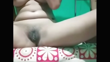 Kaise desi ladki ghar me akeli rahkar buriya ke garmi mitati hai