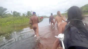 Fui fazer uma Putaria com minhas amigas no pântano da Bahia