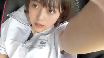 【車内オナニー】愛液がいっぱいでました。 誰か車の中で一緒にシませんか？