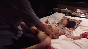 大人しい純情巫女さん夜の本当の姿は超ド淫乱///手足縛られてデカチン挿入されたら大喜びで大絶頂　SM　正常位　ハメ撮り　高速　女性用　ピストン　巨乳　かわいい　投稿　個人撮影　素人　日本人　えむゆみ