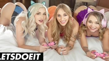 Gamer Girls Skye Blue, Angel Youngs and Mia Kay Indulge In Lesbian Cheating Sex - A GIRL KNOWS