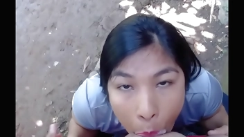 mi amigo se calienta en el parque y se la chupo ... se corre en mi boca ... que rico semen alexachris20