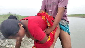 Bowdi Fuck Beside A River