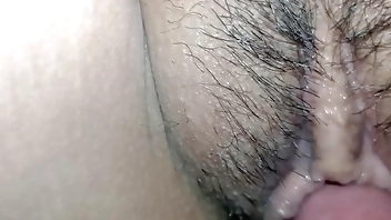 xxx hijastra caliente se deja frotar su coño asi de facil