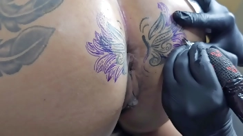 MODIFICANDO A TATUAGEM EM VOLTA DO MEU CU AGORA FICOU MAIOR QUE ANTES