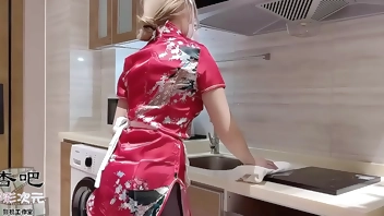 【哆彩次元】中华娘cos太诱人，忍不住向前来一发