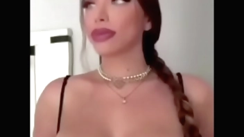 Yeri Mua Touching Her Tits