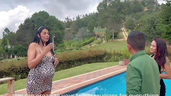 Horny real estate agent closes a deal