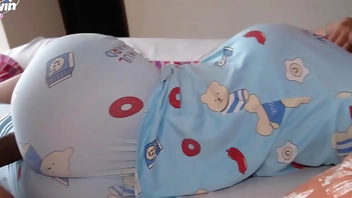 comparto cama con la novia de mi padrastro