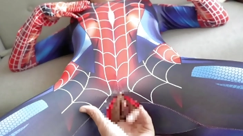 【主観】話題のスパイダーマンが手マンでクリ責めされまくる！淫らな姿に恥ずかしがりながらも中イキしまくり　絶頂　羞恥　調教　コスプレ　巨乳　かわいい　素人　カップル　投稿　個人撮影　日本人　えむゆみ