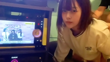 If it's just a blowjob, it's not cheating, right? A female student who cheats on her boyfriend at karaoke with a male friend. She likes the smell of a penis.