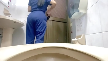HOSPITAL BATHROOM RECORDS PATIENT AND NURSE PISSING