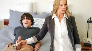 Making an Erotic Deal with My Friend's Stepmom to Leave Her Stepson Alone