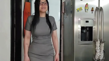 My step-cousin's slut takes advantage of the fact that we are alone and starts to fuck very deliciously