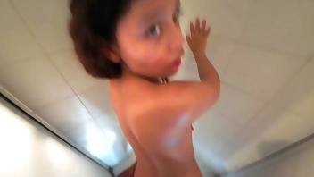 My small naked stepsister invites me to the bathroom to fuck her
