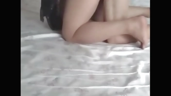 青藤妹妹-舞蹈生约老师回家约炮被摄像头拍下