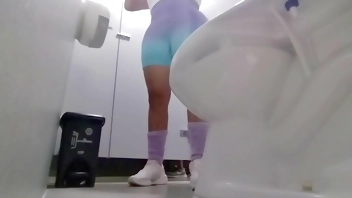 Gym girl records pissing in public bathroom to send me video