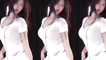 斗鱼 徐宅宅 很会拍皮球 难以把持 极品女主播 热舞福利 大胸细腰肥臀 sexy girl dancing