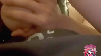 爱鸟公主-骚女主动穿上情趣胸衣，乘骑帅哥，吃鸡巴，舔奶