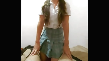 POV Alumna de colegio público de CDMX mamando verga con pasión a su hermanastro mayor por plata - necesito algo soy virgen pero hago lo que quieras! morrita colegiala, estudiante de México, casero