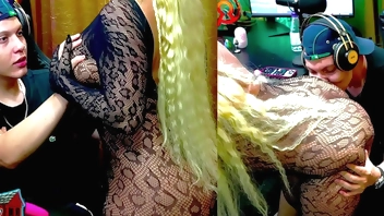 Ruan não aguentou e pegou gostoso nos peitos e no rabão delicioso da Andressa Sanchez - Podcast Pápum no Barraco! - Completo no Sheer RED