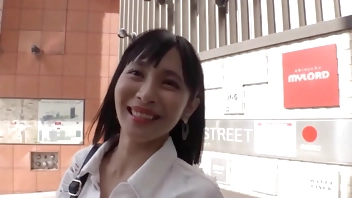 体液ダダ漏れ大洪水美女と汁だく濃密性交！！多量の潮を噴出しながらイキ狂う！ベッドの上が液状化現象！！