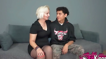 Just divorced and eager for young dudes: That's Sweet Lolly!