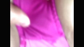 【人妻】脱ぐ前から濡れ濡れ 撮られてることにも気づいてないスケベな童顔若妻【素人】