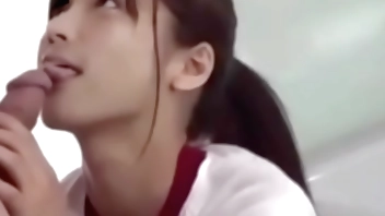 インストラクターがシャワールームに〜