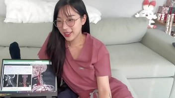 AMAF medical student Elle Lee returns the favor to her tutor