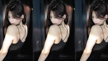 Douyin Yao high slit, charming but not vulgar, top female anchor, hot dance welfare, big breasts, thin waist and fat butt, sexy girl dancing