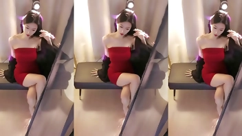 抖音 周末快乐  超紧红色包臀裙 透视蕾丝 上帝视角 极品女主播 热舞福利 大胸细腰肥臀 sexy girl dancing