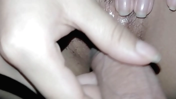 Casero con mi hermanastra, me la cojo por primera vez cuando todos se van