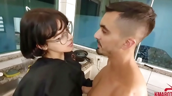 Hora do lanche com o meu pirocudo favorito fodendo a minha boquinha