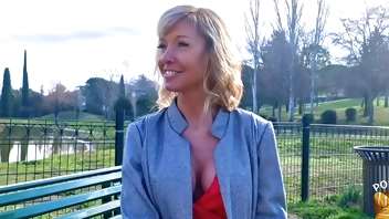 Emmy, masseuse de 46 ans, s’essaye au casting X !