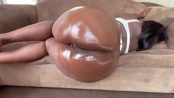 Fucked a Thick Ass Black Girl on Our First Date and She Let Me Cum Inside Her