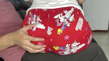 Innocent Stepdaughter Sitting on her Stepfather's Legs to Eat While the Pervert Enjoys her Ass